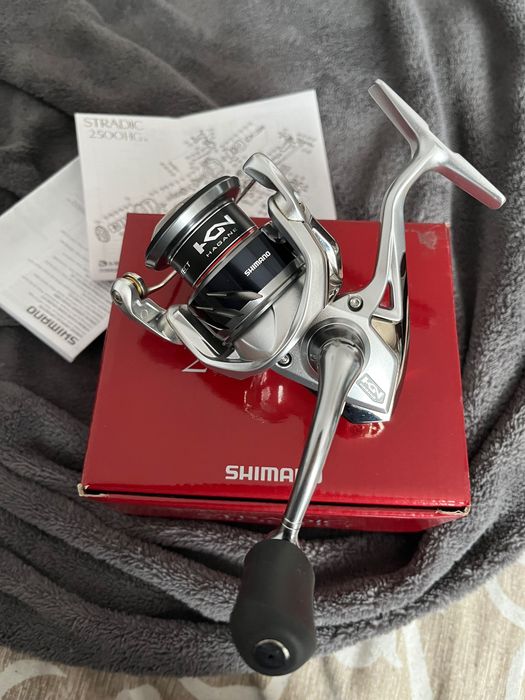 Mulinetă NOUĂ Shimano Stradic 2500 HG