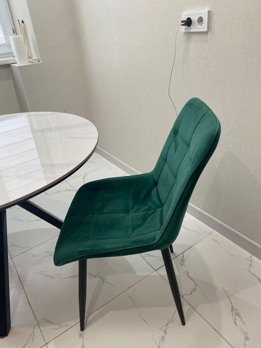 Стол со стульями