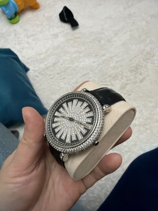 Продам серебряные часы