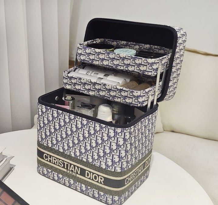 Женские косметички DIOR