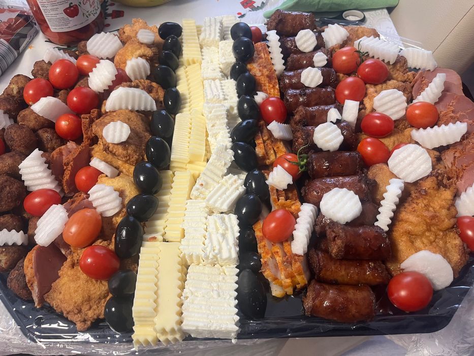 Prăjituri de casă, cozonac, lichiu – la comandă