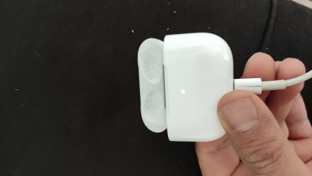 Продам оригинал кейс от Airpods 3