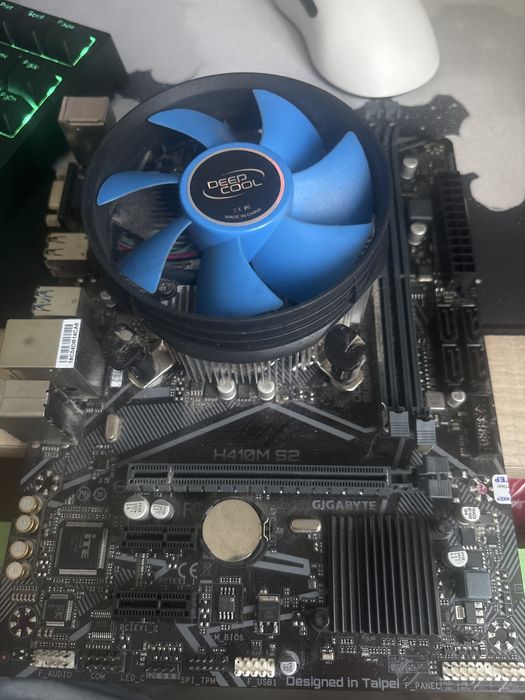 Процессор i3-10100f