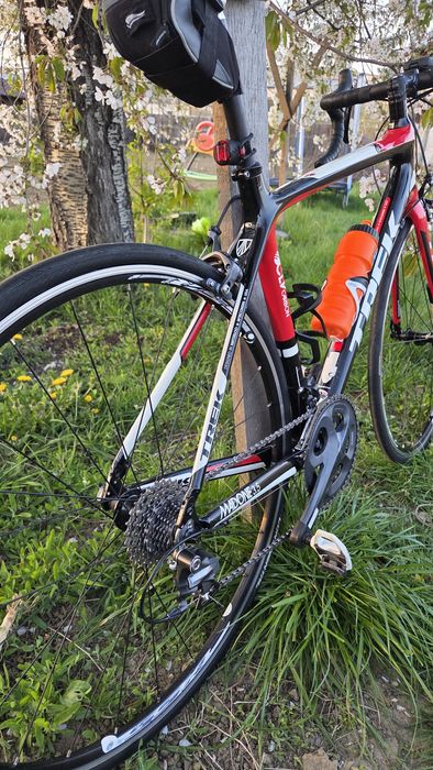 Vând cursiera carbon Trek Madone 3.5