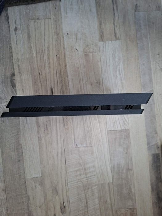 Playstation 4 slim 1TB / Плейстейшън 4 слим 1 ТБ +3 джойстика и 6 игри