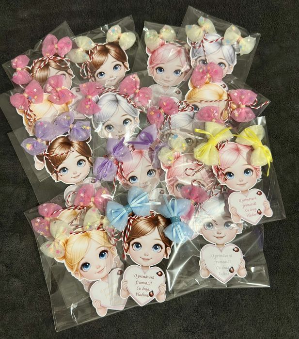 Martisoare : cleme de par, ciocolata kinder, margarete parfumate ,