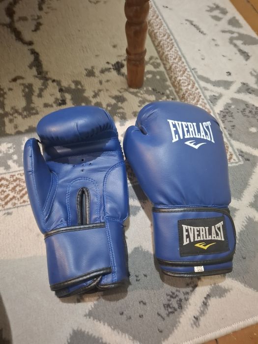 Продам боксерские перчатки