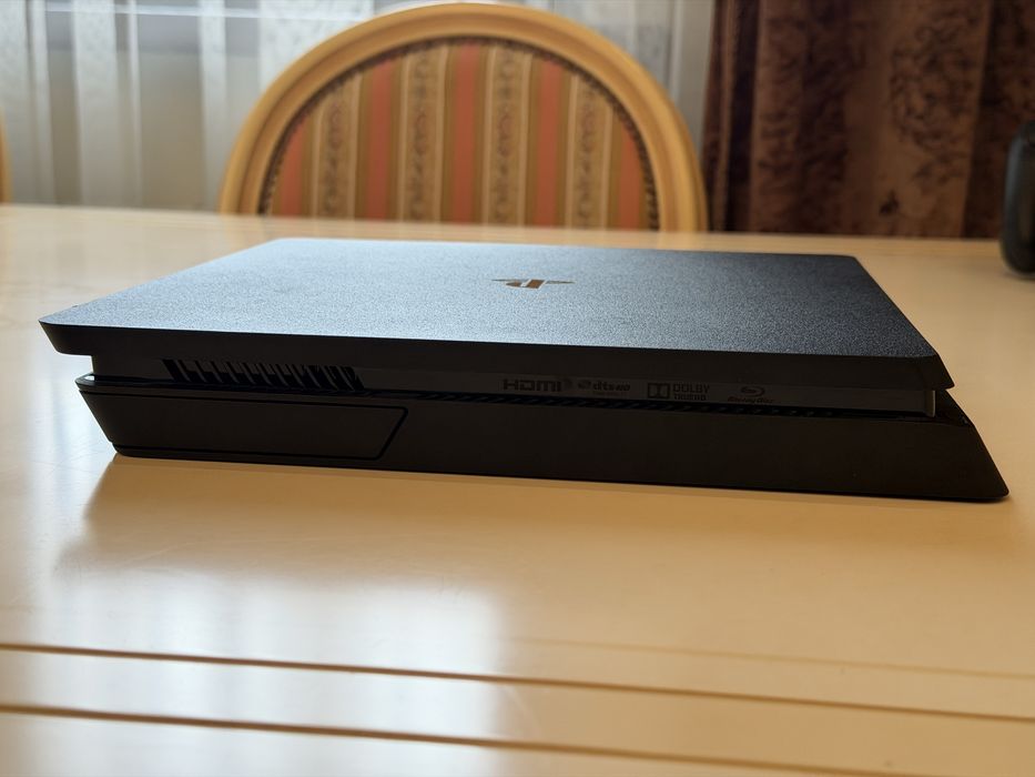 Playstation 4 Slim