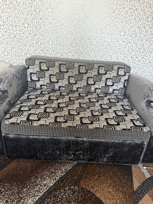 Отдам даром диванчик