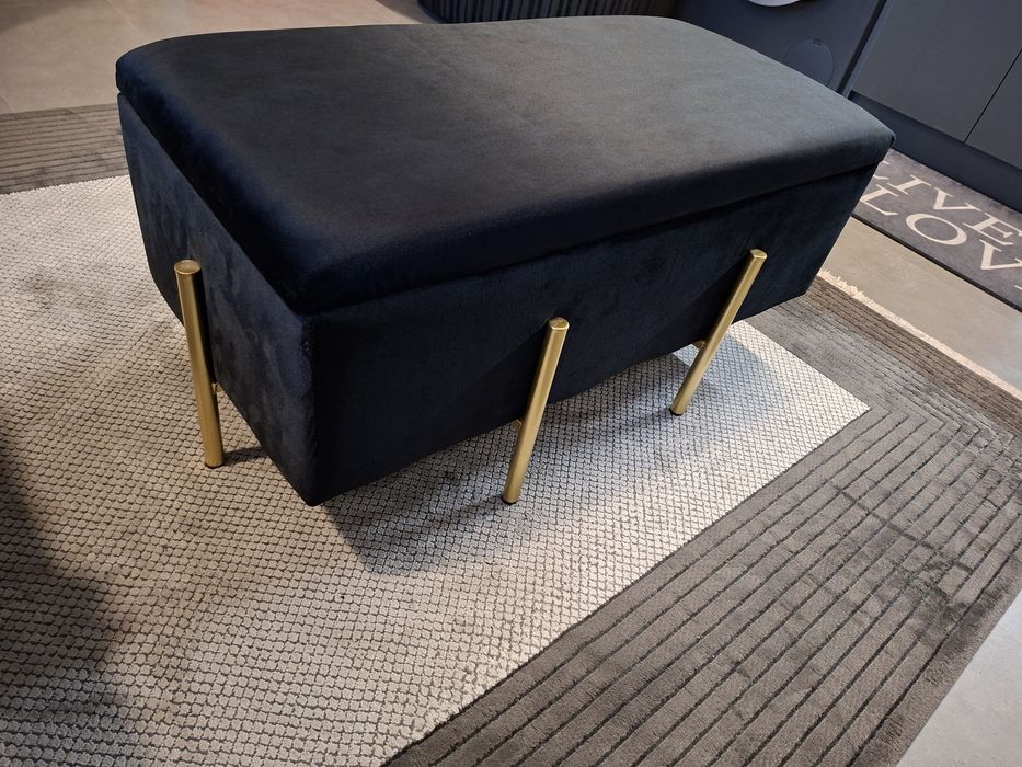 Стилна черна табуретка тип ракла