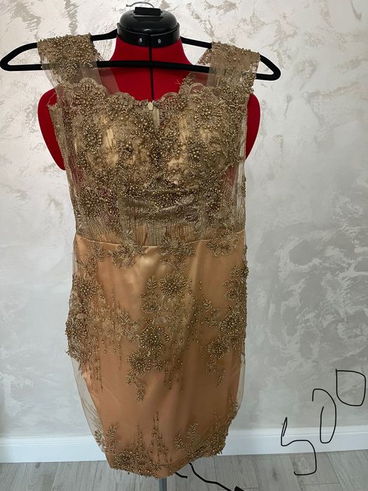 Rochie eleganta de seara .
Noua,fara eticheta creata la croitorie.