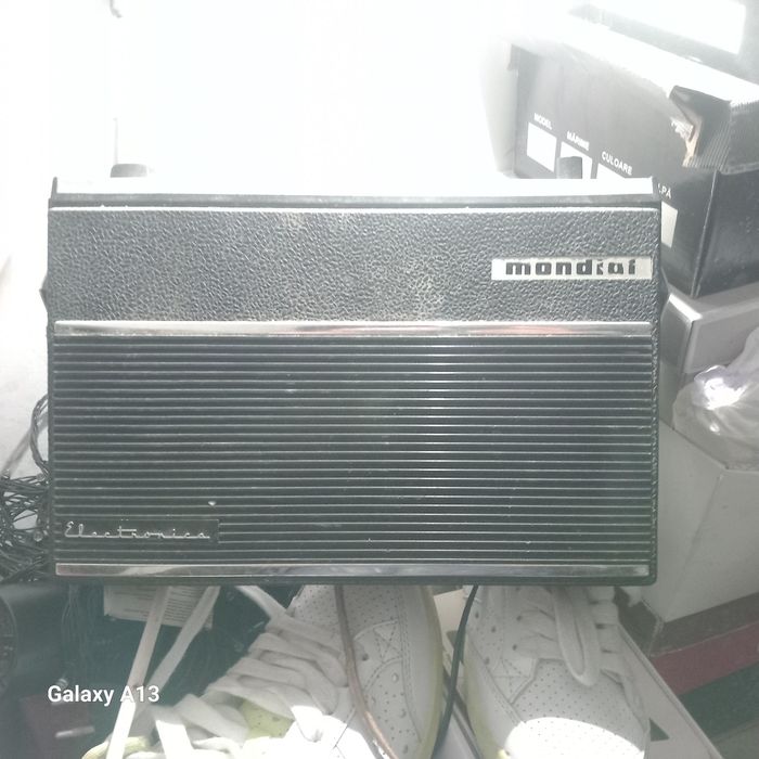 Radiouri vechi unele sunt functionale