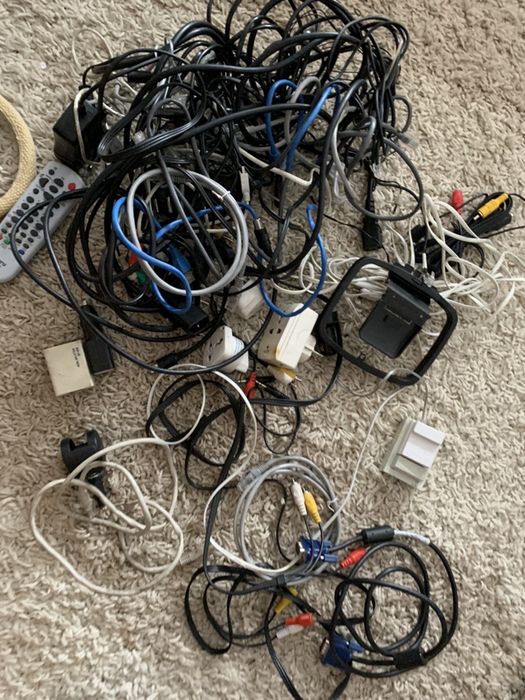 Продам адаптеры,usb-шнуры ,зарядные устройства