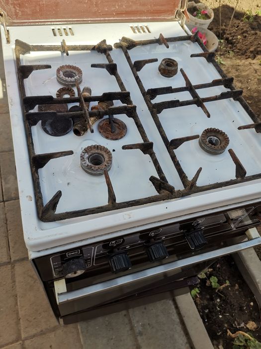 Продам газовую плиту