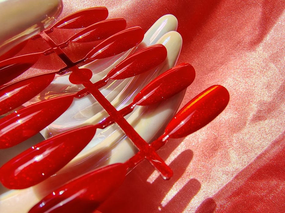 Unghii false cat eye și stickere pentru pipit unghiile