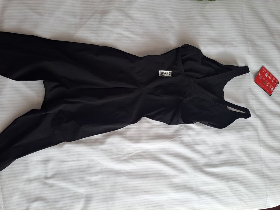 Vând costum Arena carbon