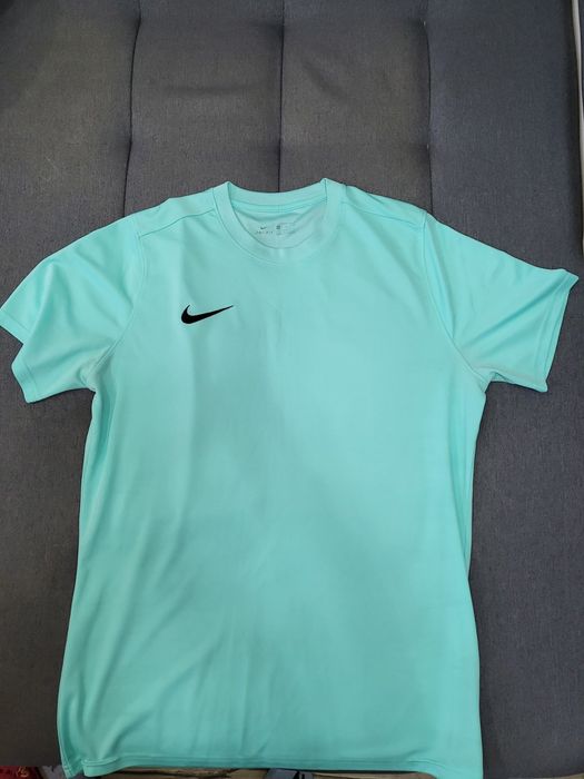 Чисто Нова Оригинална тениска Nike. Много свеж цвят