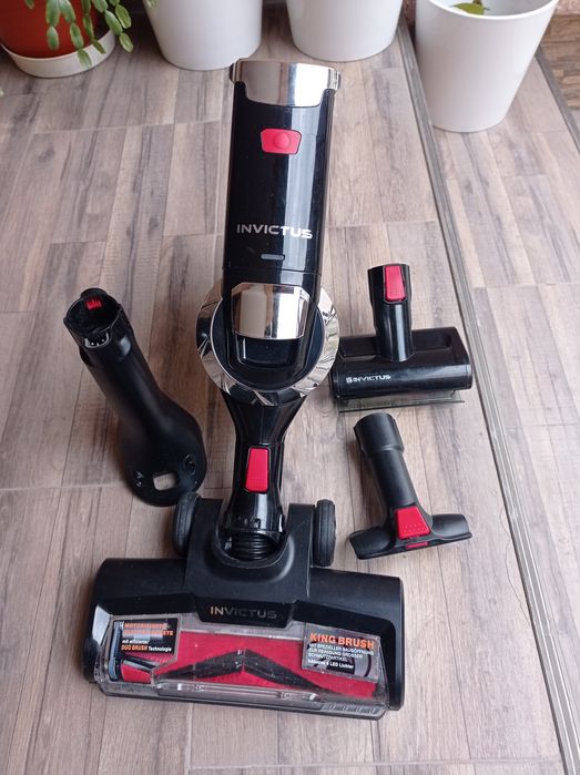 Aspirator Invictus profesional pe baterie