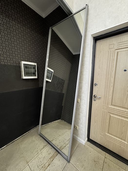 Отдам бесплатно зеркальные раздвижные двери шкафа-купе