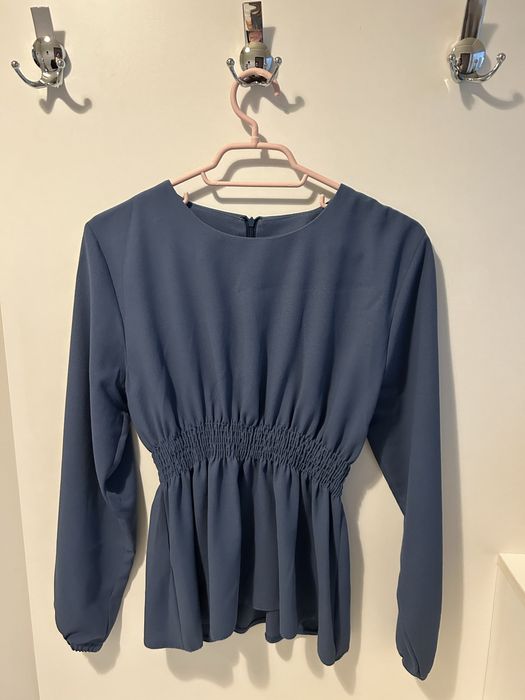 Блузка синяя красивая