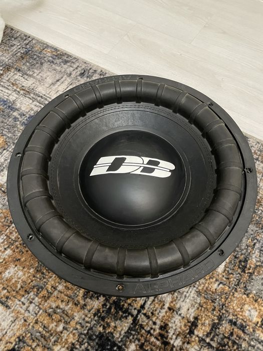 Сабуфер  р15 играет хорошо