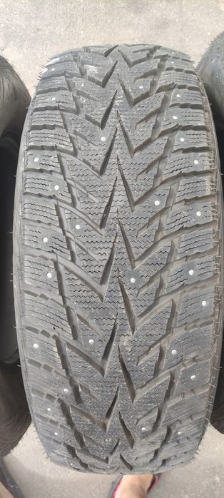 Продам зимние шипованые шины