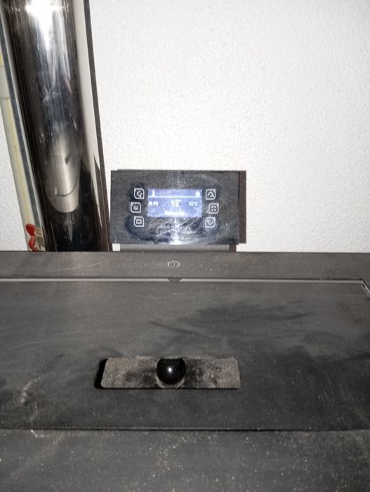 Пелетна камина Burnit Advant 25kw