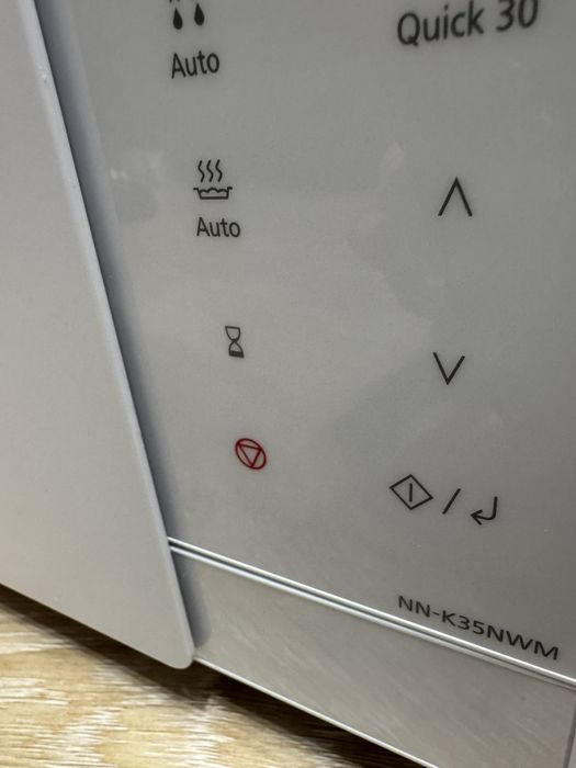 Cuptor microunde cu grill PANASONIC NN-K35NWMEPG, 24l, 900W, alb+CADOU