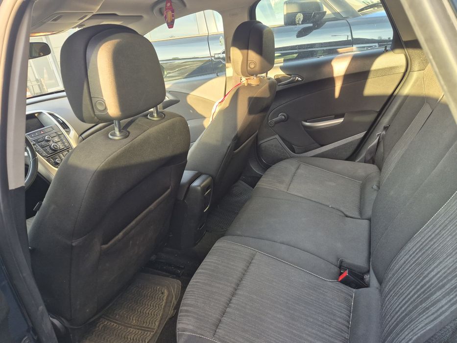 Vand Opel Astra J Break  2012 1.3 TDI -  95 CAI -  consum redus  ( nu accept schimburi )