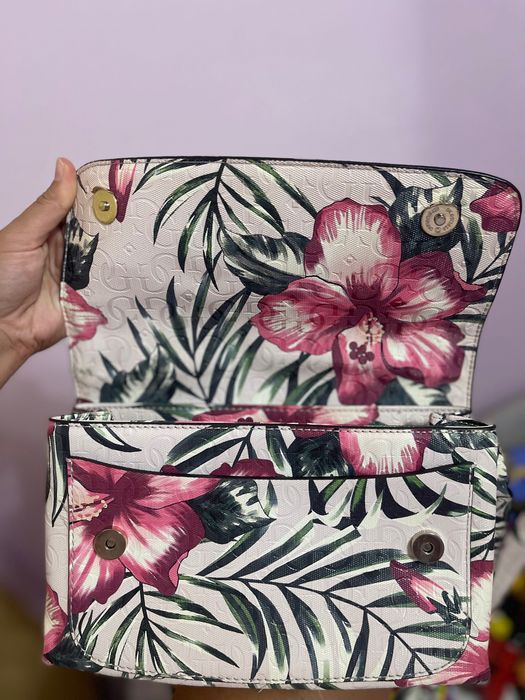 Разпродажба на маркови дамски чанти Guess, Love Moschino, Liu Jo, Karl Lagerfeld