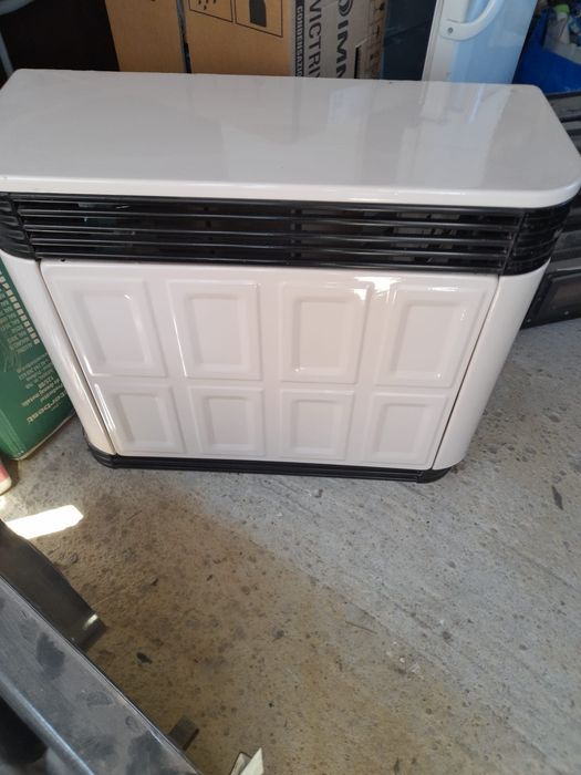 Vând convector gaz