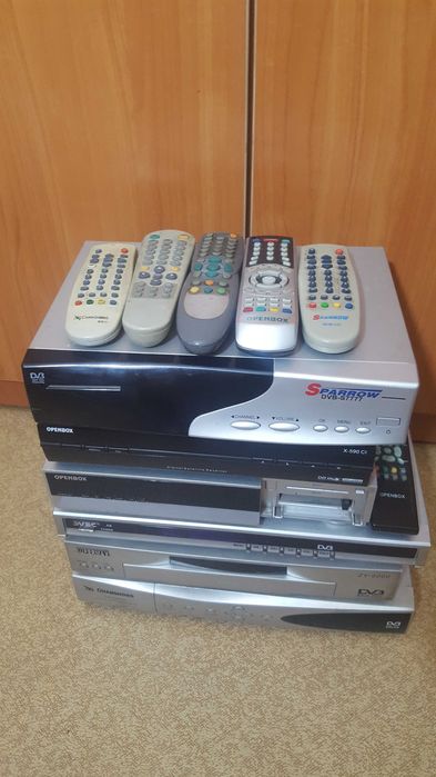 Спутниковый ресивер, разные модели с пультами