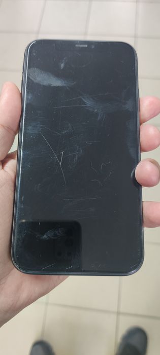 Продам Айфон 11.