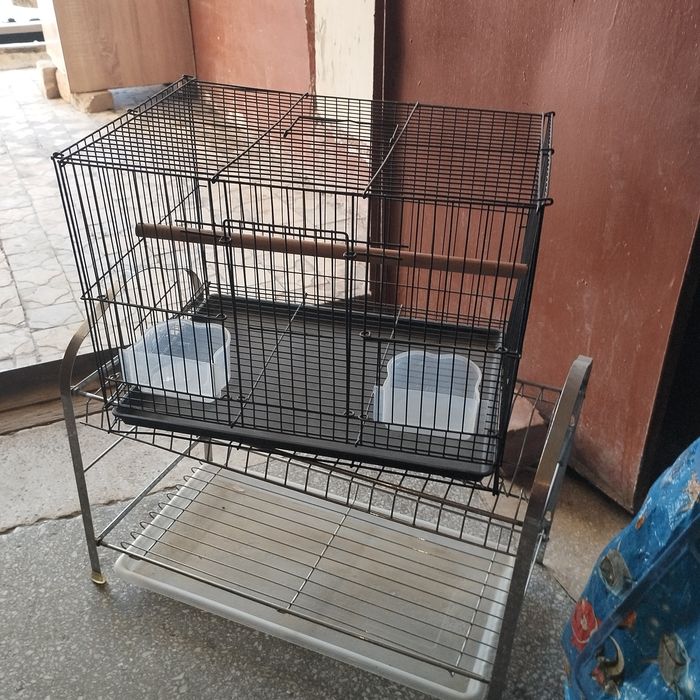 Клетка для попугаев почти новый .