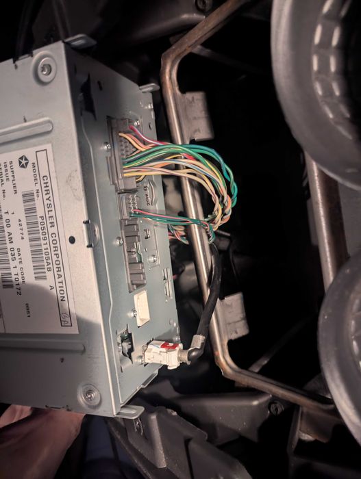 UConnect 430 мултимедия със сензорен дисплей, радио за Jeep Compass, Patriot, Dodge Caliber, Ram, Chrysler и други 2011 г