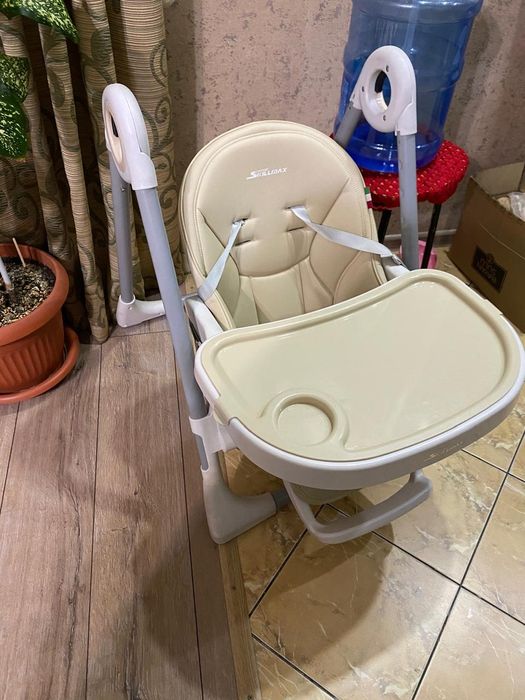 Детский стульчик для кормления