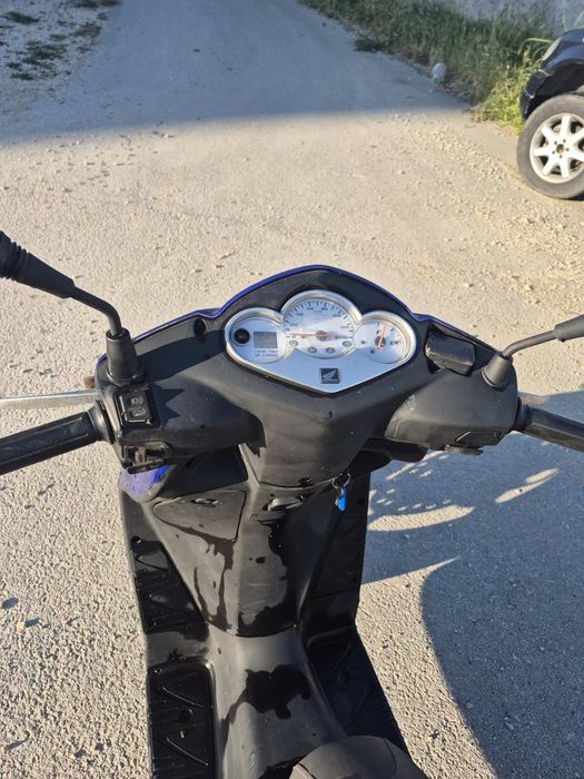 Honda  Dylan  125