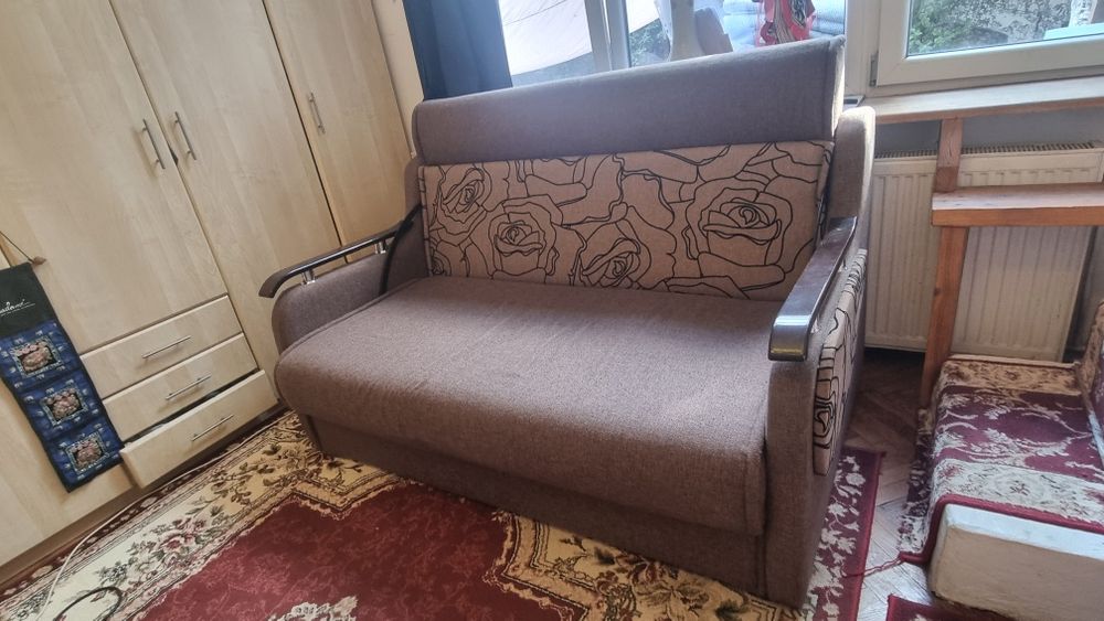 Canapea extensibilă 2 locuri cu ladă – pat 140x200 cm (Zona Șincai / Tineretului)