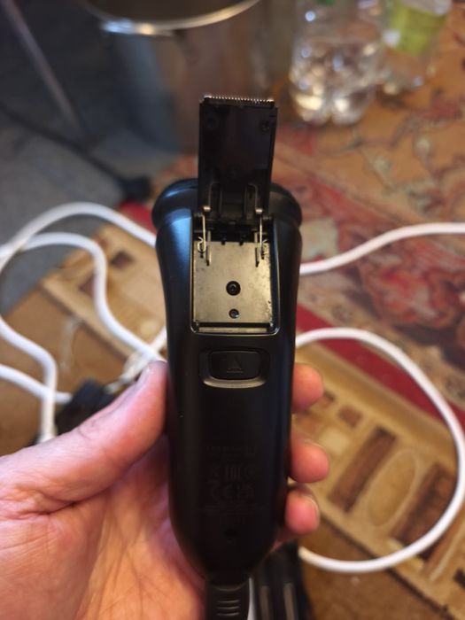 Vând aparat de bărbierit Remington R4