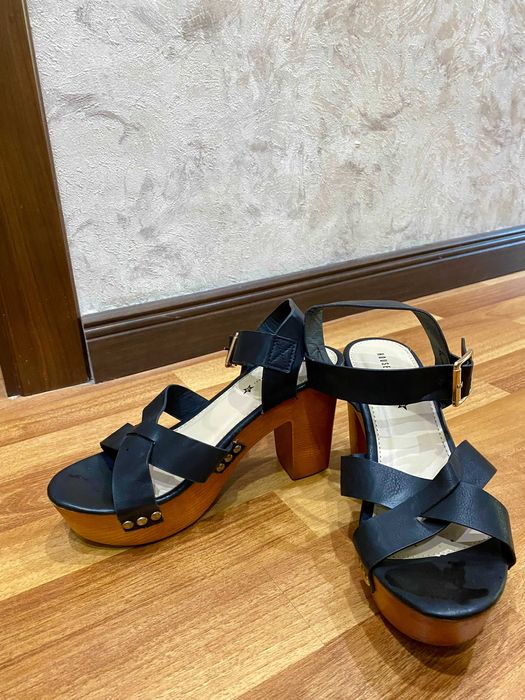 Босоножка  sotiladi razmer 38