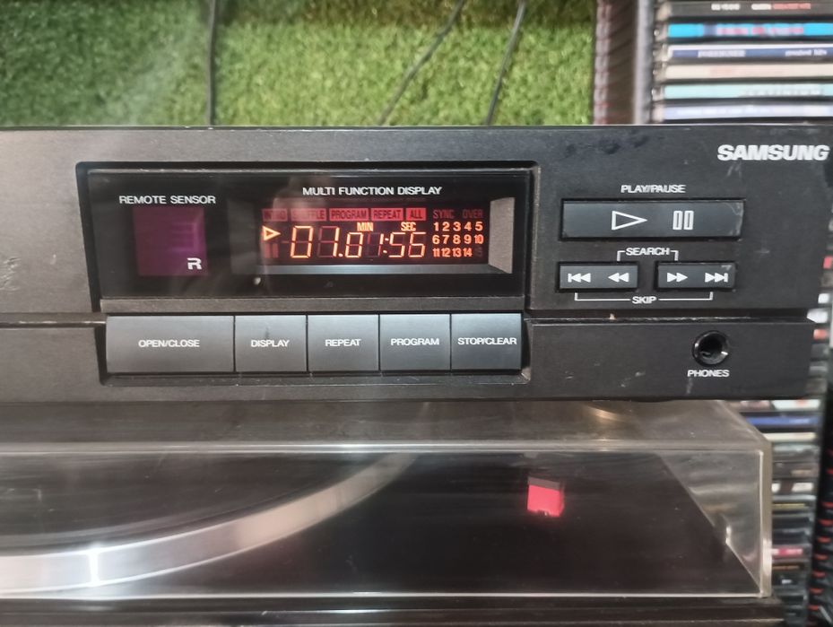 Продавам сиди плеър Samsung cd 42R