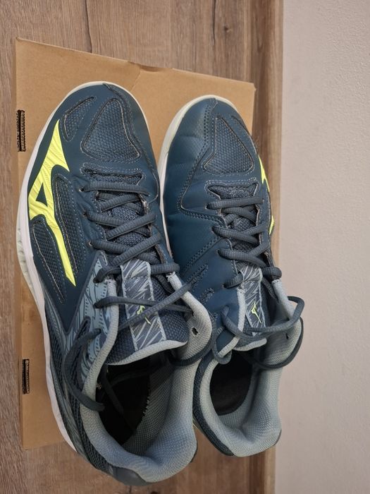 Маратонки за зала Mizuno 42