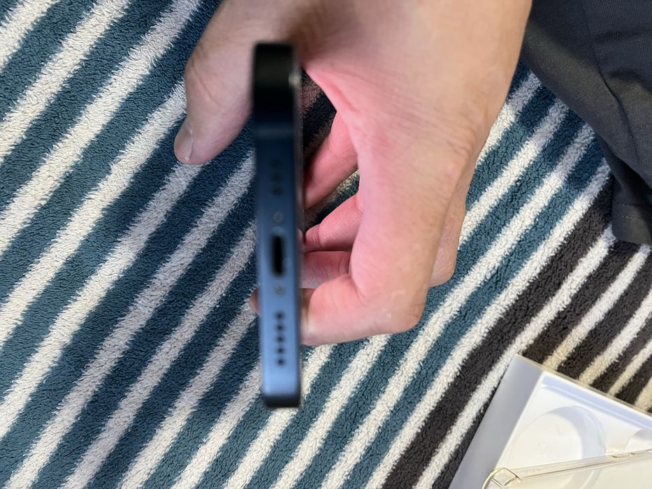 Продаю Айфон 13