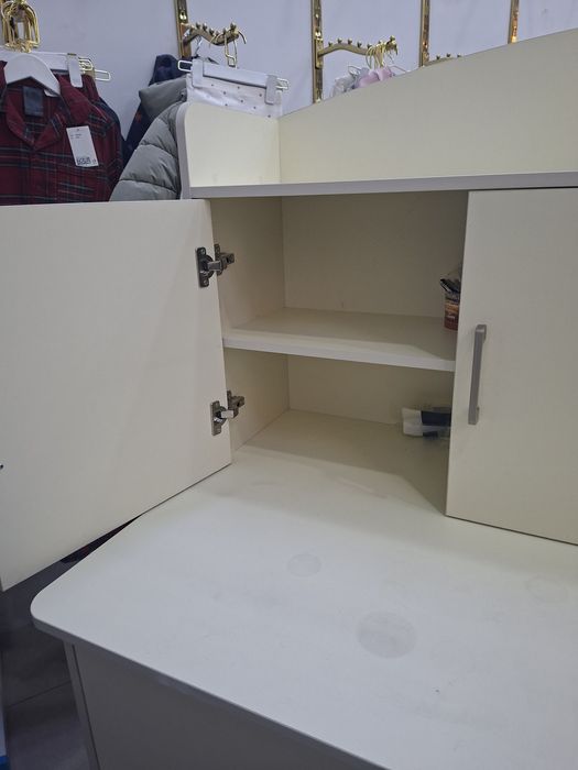 Do'kon uchun qilingan kassa stoli.anchagina kotta yengide.