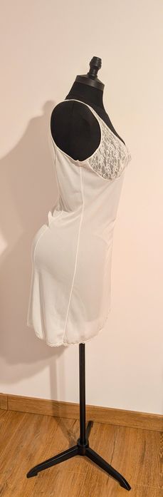 Cămașă de noapte / slip dress – alb, cu dantelă delicată
