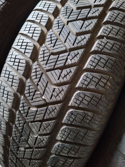 4 Anvelope de iarnă 215 65 r17 Pirelli