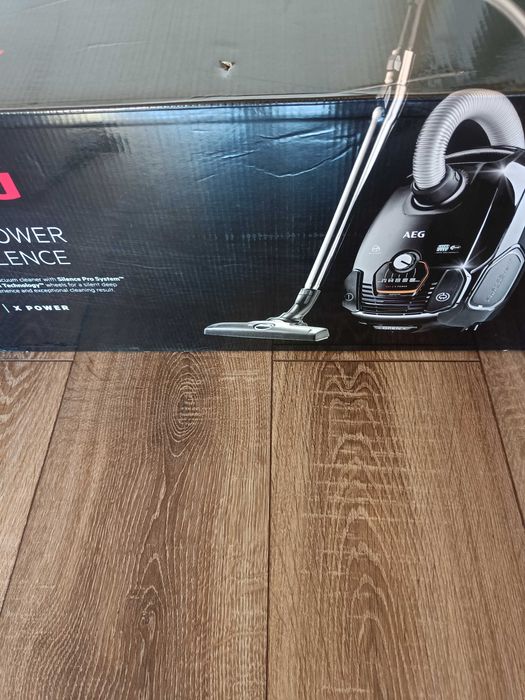 Продавам прахосмукачка АEG