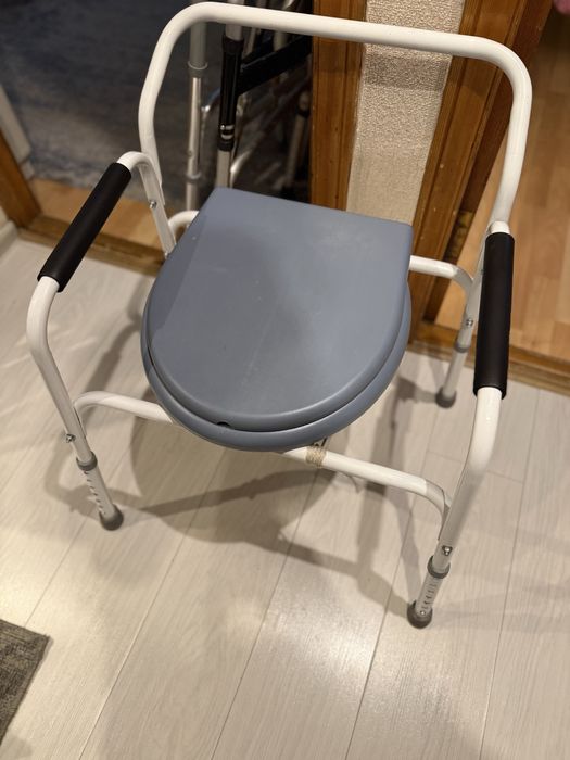 Санитарный стул/кресло-туалет