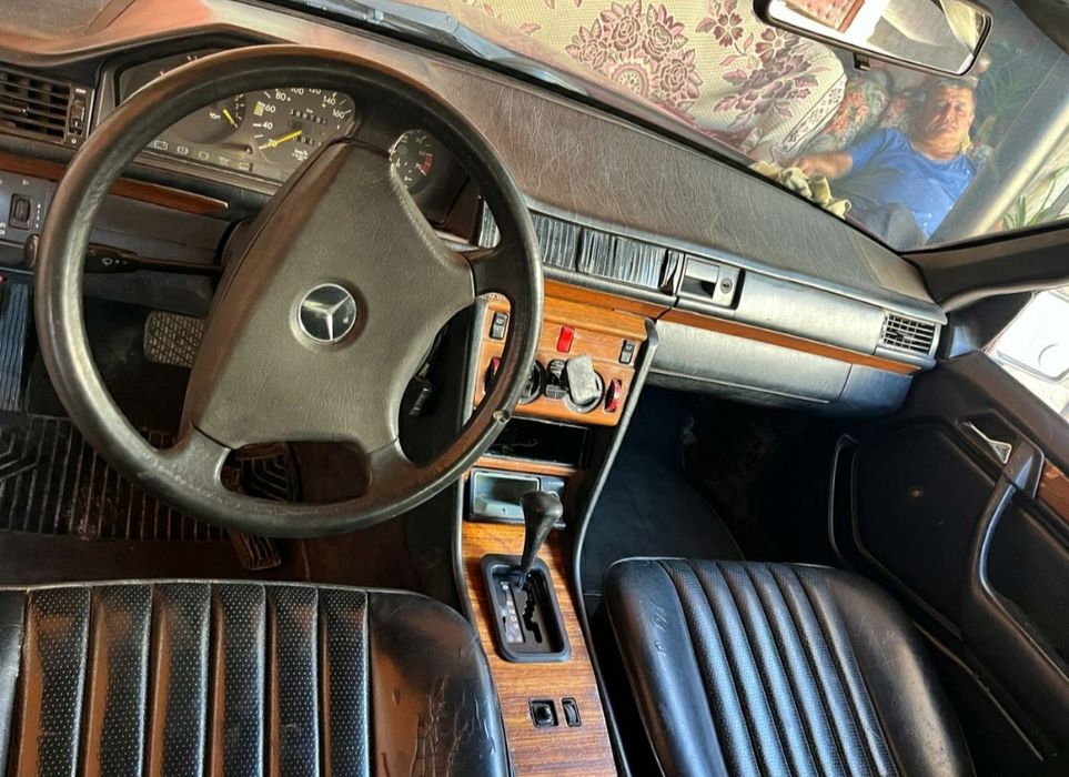 Мерседес 124 е 200