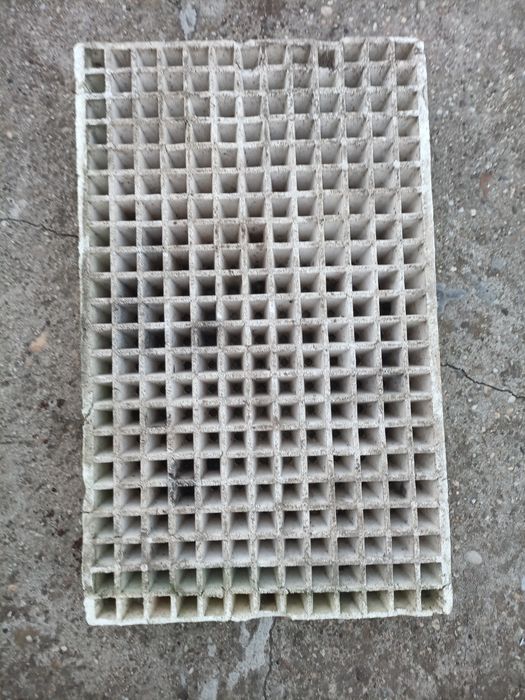 Продавам тарелки за разсад